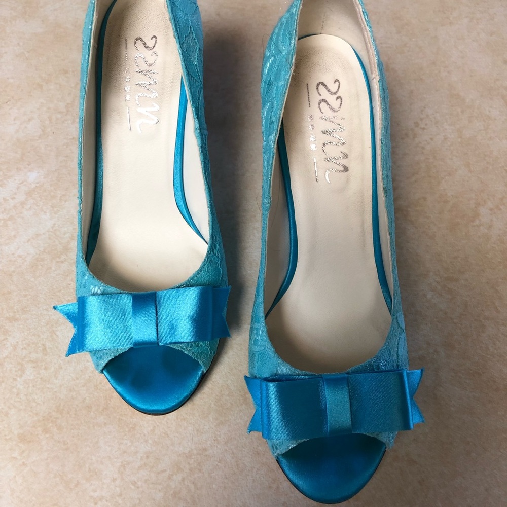 Aqua Blue Satin Lace Heels, Size 8 - Picture 3 of 6